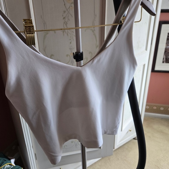 LULULEMON. White top. - Picture 3 of 7